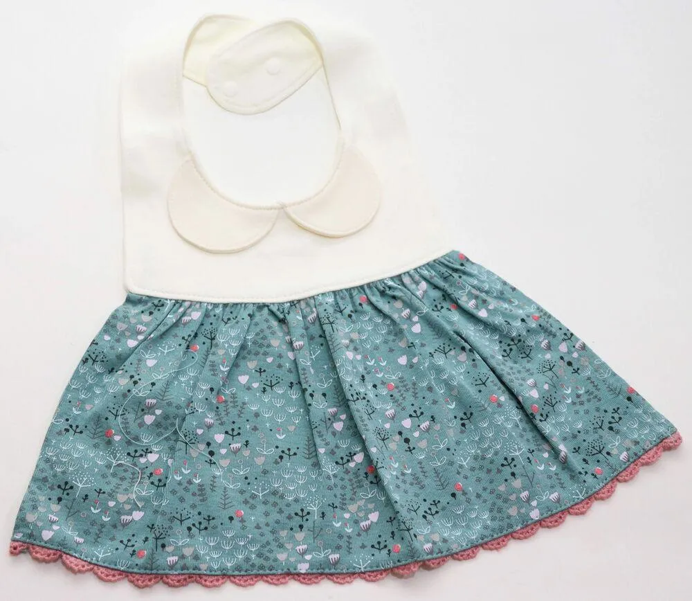 BAVOIR EN FORME DE PETITE ROBE