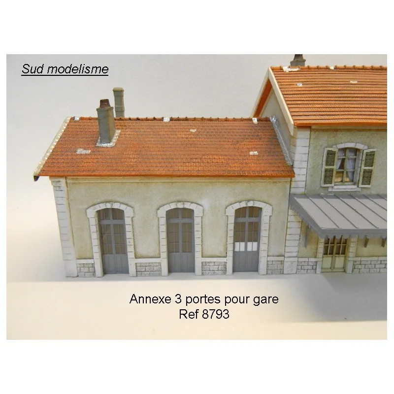 Annexe à trois portes. PN SUD MODELISME 8793