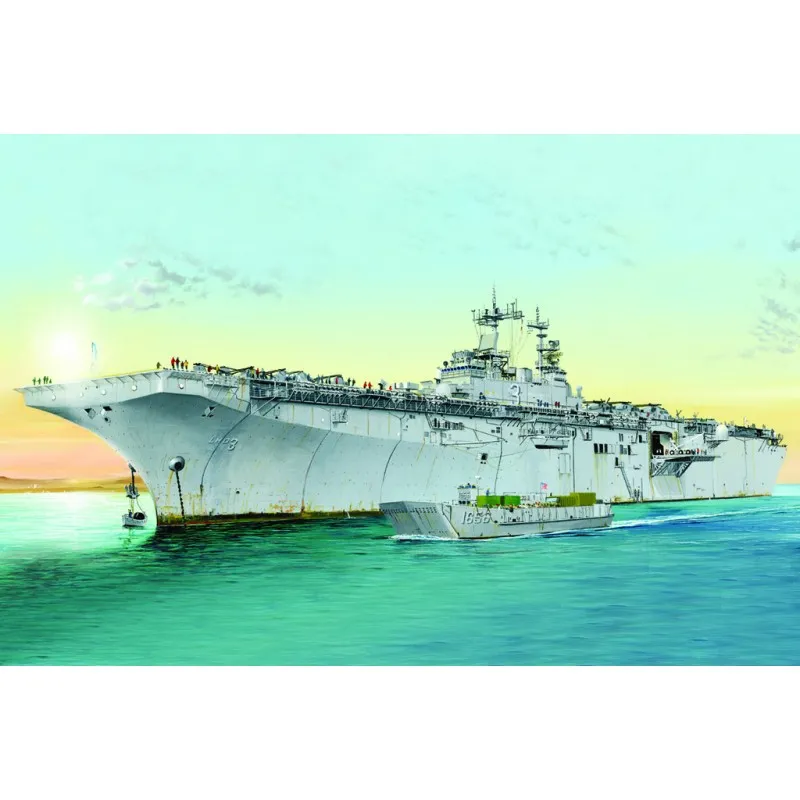 L’USS Kearsarge LHD-3. HOBBY BOSS 83404